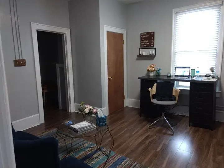 https://cdn.salonspotlight.com/photos/vym27YeENwQQO7TpflC8/d8ff8730-d5ff-40d0-b60c-6cda588ac351_720x720