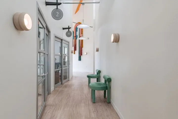 https://cdn.salonspotlight.com/photos/w2kwiay0nXa9CdjlzAat/19e80bb2-cb25-4129-93a3-bbdf7aa63a01_720x720