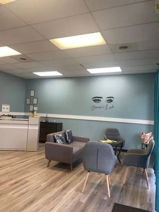 https://cdn.salonspotlight.com/photos/w3u6GQEn5Bk7KmspSP9Z/f8e8e77b-0081-4dc0-b884-16f6d4c1bd9f_720x720