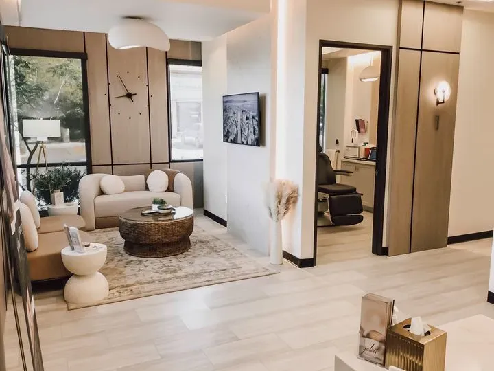 https://cdn.salonspotlight.com/photos/w5AAS79Xuu6j2AL5NTu1/49d3959c-44fc-47c1-bfb0-2496339f3521_720x720