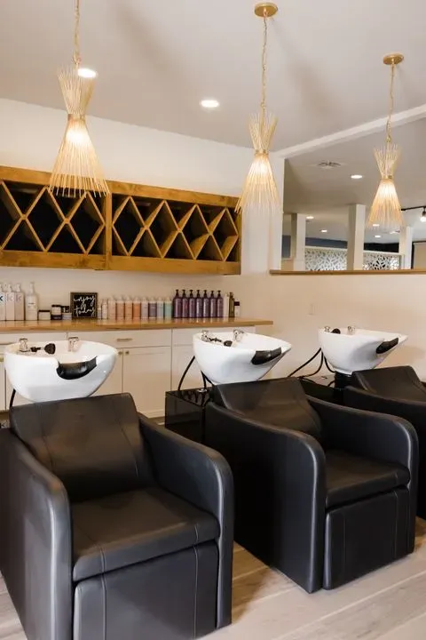 https://cdn.salonspotlight.com/photos/w5Jv25878VP5nEek5Rn1/288d79a3-447e-4b91-9bd4-420a18784ef5_720x720