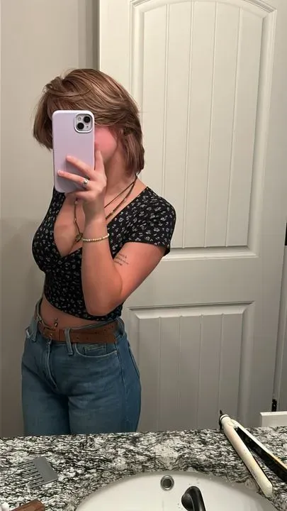 https://cdn.salonspotlight.com/photos/w5Jv25878VP5nEek5Rn1/e2cfe4b0-3d4a-43f4-9770-ab97af9b7f61_720x720
