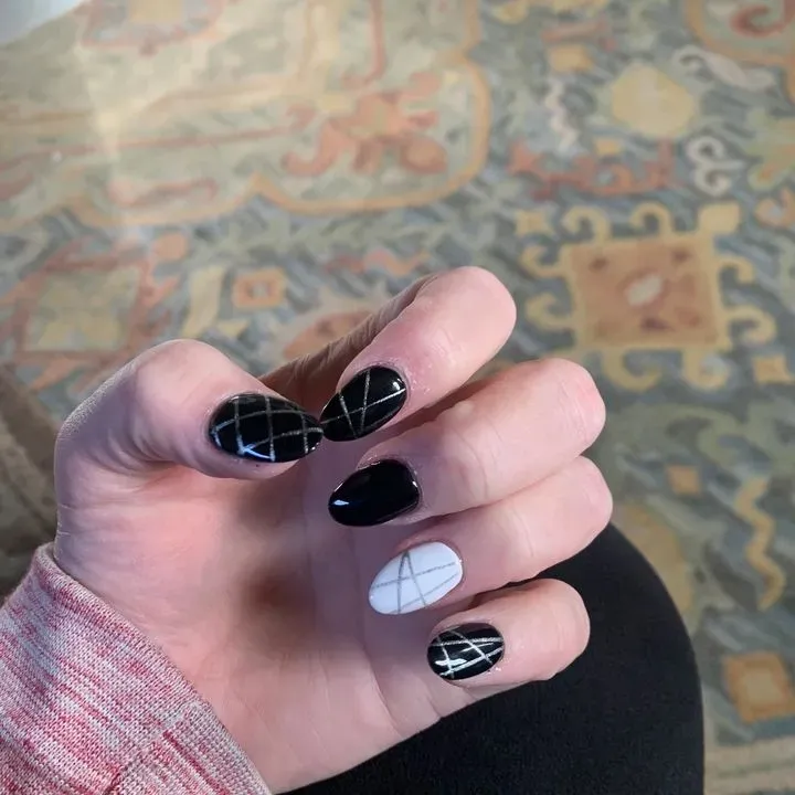 https://cdn.salonspotlight.com/photos/w7BBY1l07e00ShrHpKB2/09783088-069a-44d2-893d-e3137fb65c3e_720x720