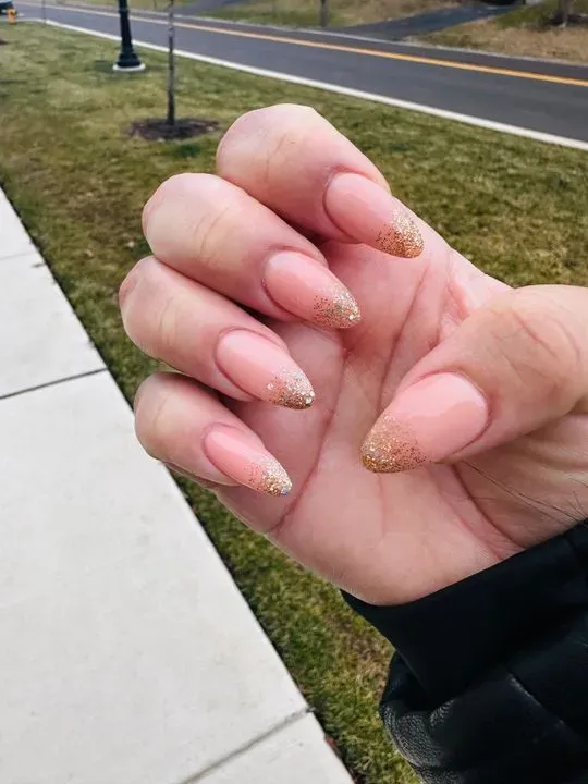 https://cdn.salonspotlight.com/photos/w7BBY1l07e00ShrHpKB2/6e8f4a30-e464-4a57-b4de-93344c89e128_720x720
