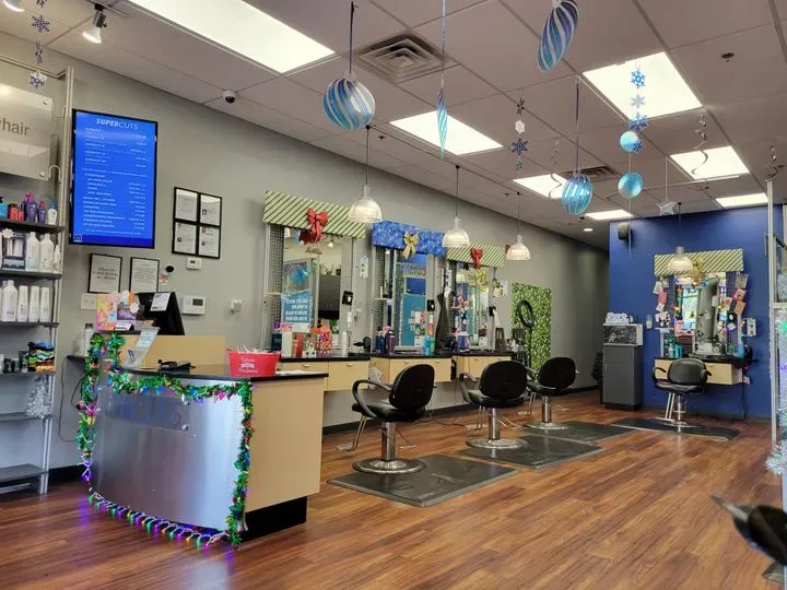 https://cdn.salonspotlight.com/photos/w9BBJdeN1qIPYWfRf2Sc/e70dad50-1bad-442a-9cf0-b479725a9488_720x720