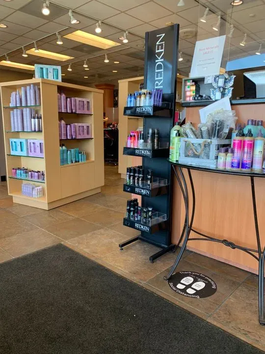 https://cdn.salonspotlight.com/photos/w9GBNiLRw1UjeiG5OKS0/6cd49a72-1580-49b5-822d-3bd8cd95aca0_720x720