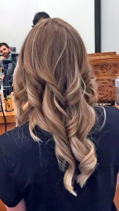 https://cdn.salonspotlight.com/photos/w9kJTkRUS1DzYN6jy9r7/5c5e1487-e912-4be5-8c77-fc1156692304_720x720