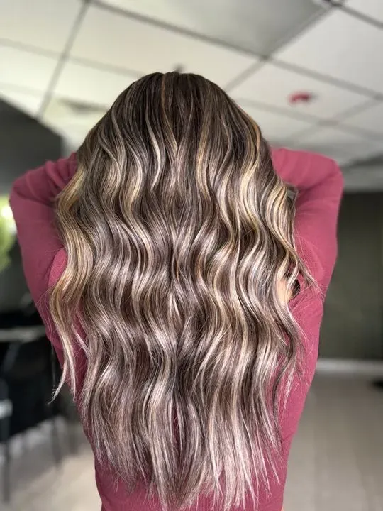 https://cdn.salonspotlight.com/photos/wBy57Khc1ekeN2Y0EuZI/7eca63ea-fbf2-4b39-a33b-bf8da97ab310_720x720