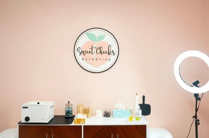 https://cdn.salonspotlight.com/photos/wCM3YAC6YvfozR6IZwMj/6ca964c1-e6a3-4efe-9c4d-25b6501bef7e_720x720