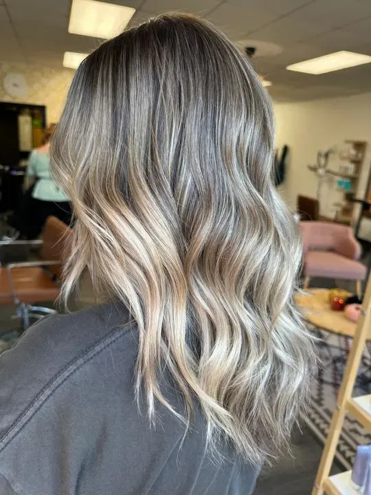 https://cdn.salonspotlight.com/photos/wCSRthNHDhAKiJ0iHZHd/7dbfab5f-8409-4f74-8474-474f71b1c17c_720x720