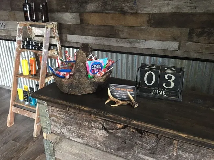 https://cdn.salonspotlight.com/photos/wFG5fs5U01Ha0kcjq6hY/42a8049d-5e76-4ce1-b81b-0ea9a0305b17_720x720