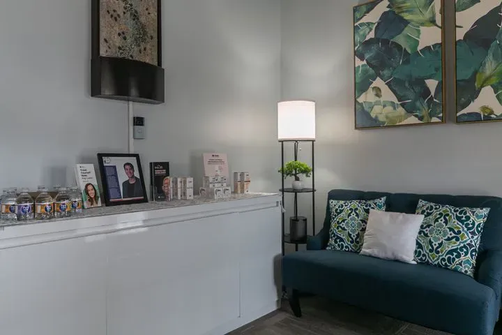 https://cdn.salonspotlight.com/photos/wG40c40AOshZN7cFq1tn/09ebe0ab-ecc7-4270-97e0-96e85ef2f891_720x720