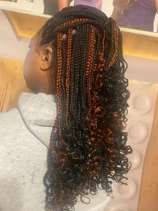 https://cdn.salonspotlight.com/photos/wGuaWekIVdIHEx0Xh7HF/2af4cb95-7bc2-4d45-8b84-16fff167ca49_720x720