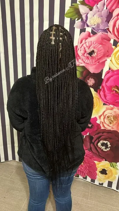 https://cdn.salonspotlight.com/photos/wGuaWekIVdIHEx0Xh7HF/70e46f6b-6c0e-46ff-8bad-18244649a42a_720x720