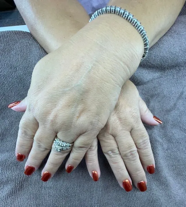 https://cdn.salonspotlight.com/photos/wGumVn3843Cnikz2zlbh/5ed322ba-2f22-47a8-aa2d-fcd5aaf8b88a_720x720