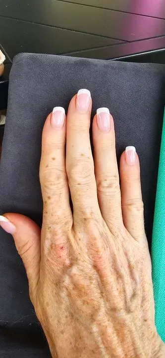 https://cdn.salonspotlight.com/photos/wGumVn3843Cnikz2zlbh/7b45cfce-2a8d-4df6-b33e-49f7e4dd4ca9_720x720