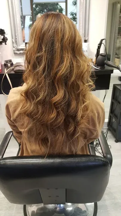 https://cdn.salonspotlight.com/photos/wIxZTQruYtaEoZuWfWmf/11e1a174-c4ac-4755-8c5c-6a1b73a6b2e2_720x720