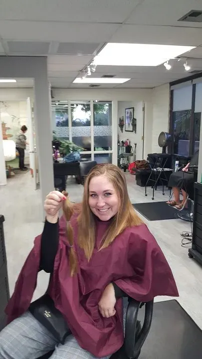 https://cdn.salonspotlight.com/photos/wIxZTQruYtaEoZuWfWmf/944a31fa-3831-4e70-b0dd-0b69cac15756_720x720