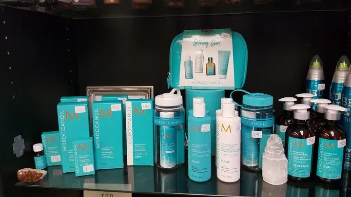 https://cdn.salonspotlight.com/photos/wIxZTQruYtaEoZuWfWmf/e58f95f0-4cb3-42bf-9bf9-eb2ea9aa099d_720x720