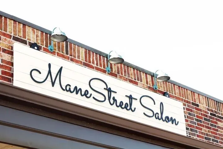 https://cdn.salonspotlight.com/photos/wJOw8F9ZD3SScNnYilEJ/8210d713-14c5-4f77-935a-6d420cf2d3e3_720x720