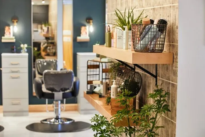 https://cdn.salonspotlight.com/photos/wLVa5HefdgZWnfGHXzLQ/85731cf3-6970-4090-a82d-69fb76ab9353_720x720