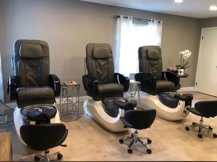 https://cdn.salonspotlight.com/photos/wLxRLITDTsjn8UYXQcha/9a858100-8ad0-4264-a5f7-c0d7d1ae8f86_720x720