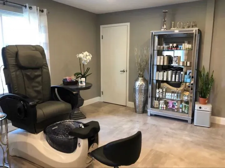 https://cdn.salonspotlight.com/photos/wLxRLITDTsjn8UYXQcha/b95b440c-f63d-42ee-bb1f-e8a0717bc08b_720x720