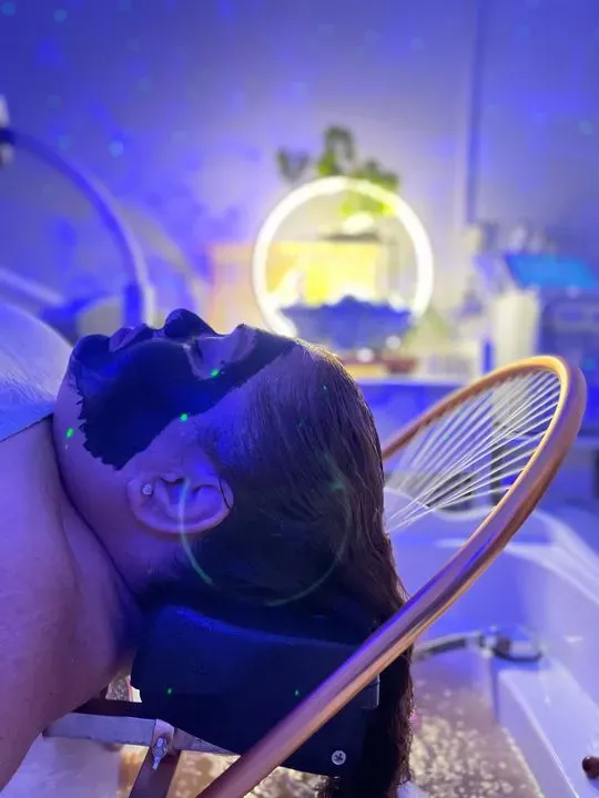 https://cdn.salonspotlight.com/photos/wMjkenh11HKAO59vNxNT/1457c44c-5c72-4f17-a9df-7a9ca62b122d_720x720