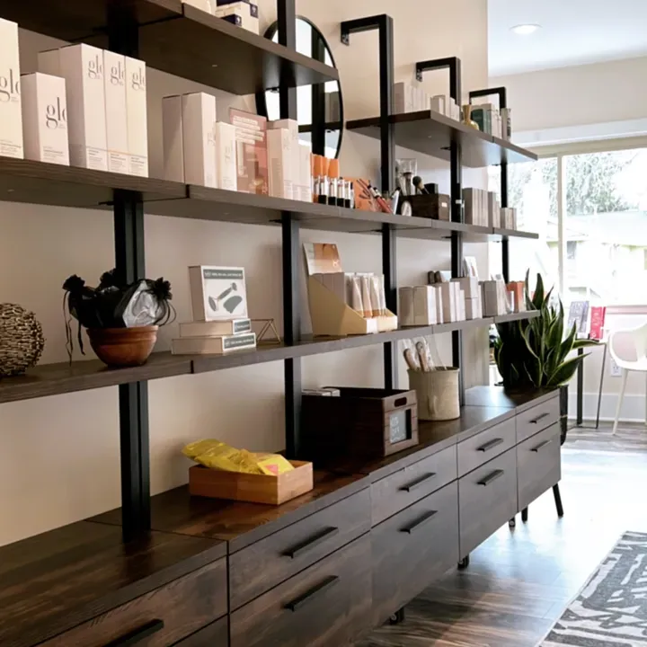 https://cdn.salonspotlight.com/photos/wMtV42qqXQ3j72NJOTvZ/3d8deece-8324-4bdb-9c9c-91eeb4ecf88e_720x720
