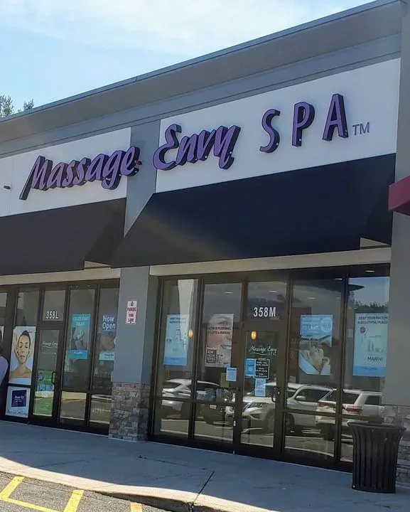 https://cdn.salonspotlight.com/photos/wMtZuXRGueGEf4Fsejw9/3b7ed3bd-25b3-47d2-b61c-8e57bb79db1e_720x720
