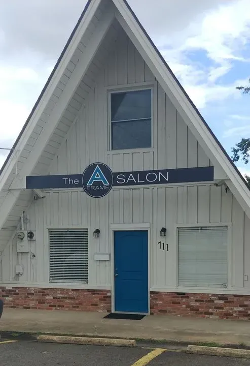 https://cdn.salonspotlight.com/photos/wN6jOaPzqvaF8JUdPUz8/4fd2bdd6-dc15-4210-9aa4-fac072f32f0c_720x720