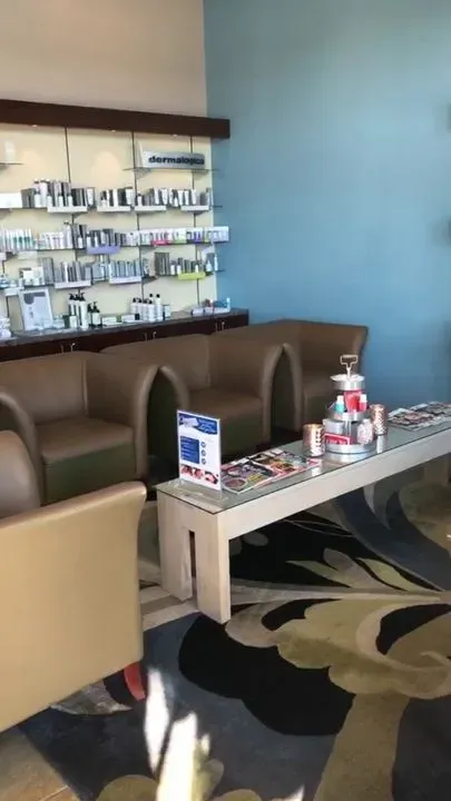 https://cdn.salonspotlight.com/photos/wNCRvxySbd63K8fK4gIm/69783f26-b2b8-4259-afb4-1e55570788a3_720x720