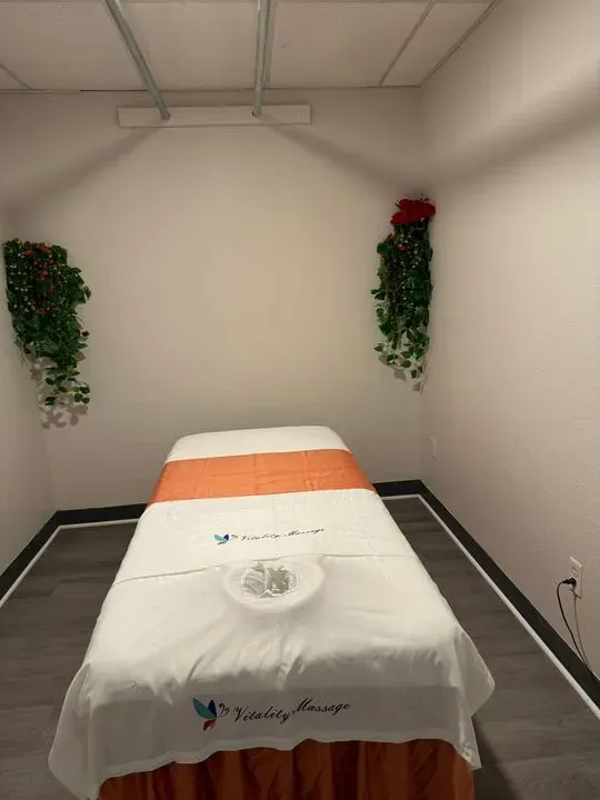 https://cdn.salonspotlight.com/photos/wNUF1WsiT6Skq68XYMup/f93543a5-9976-4ed9-8a4d-84f446c98cfd_720x720