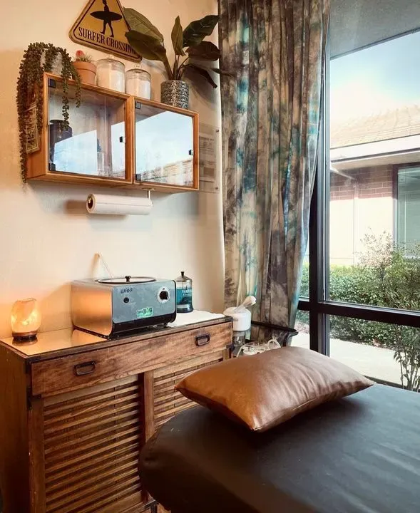 https://cdn.salonspotlight.com/photos/wOfnIIGnqSl9luisieaw/8c7c0cab-8d18-41a0-b4e9-5ec7c847bc1e_720x720