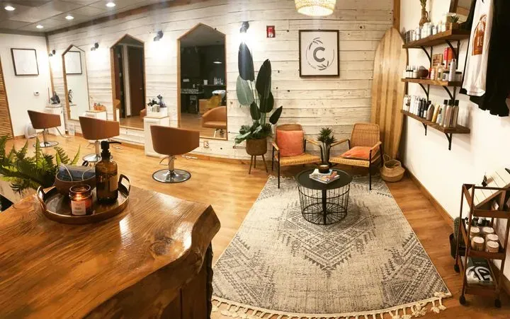 https://cdn.salonspotlight.com/photos/wOfnIIGnqSl9luisieaw/9b86c4ce-1efe-487b-ad6f-e8927a19f696_720x720