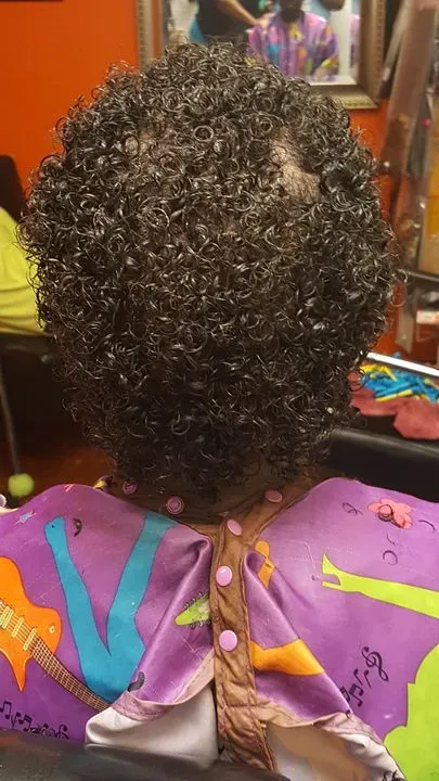 https://cdn.salonspotlight.com/photos/wOvYjQL5hbOHaA0z8qUr/3d0d29a5-5d8f-419f-83fe-4e55e36fad53_720x720