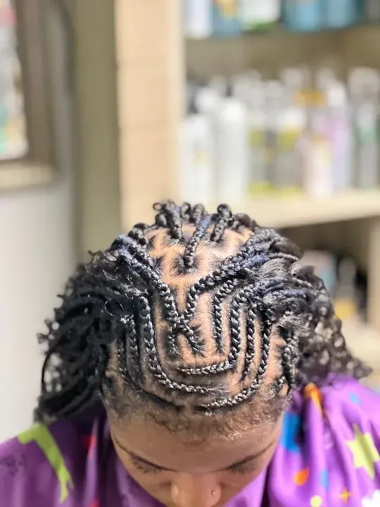 https://cdn.salonspotlight.com/photos/wOvYjQL5hbOHaA0z8qUr/9031f39f-9363-4eb1-8ab8-60dffe83398e_720x720