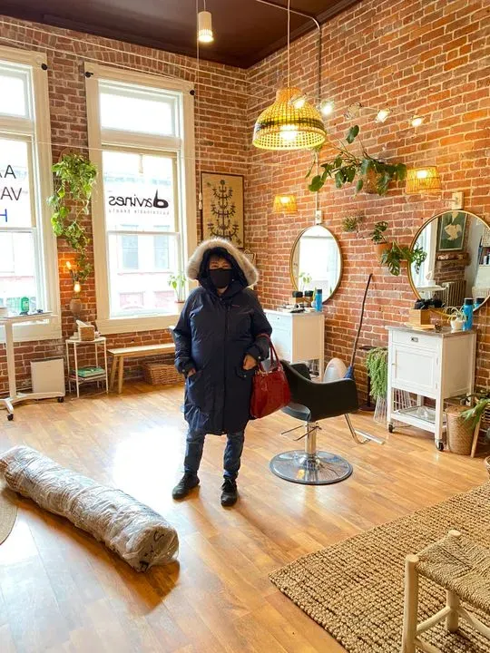 https://cdn.salonspotlight.com/photos/wSLK9wo6DkOh6EjADL2k/96f095fe-b1a3-48d4-9e5f-ca878fedd68a_720x720