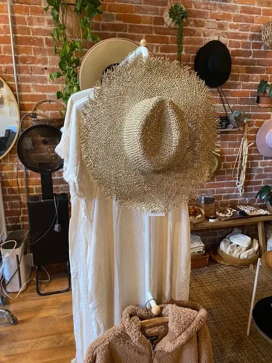 https://cdn.salonspotlight.com/photos/wSLK9wo6DkOh6EjADL2k/ec77f29a-11db-48ff-9700-5a7c0c195c09_720x720