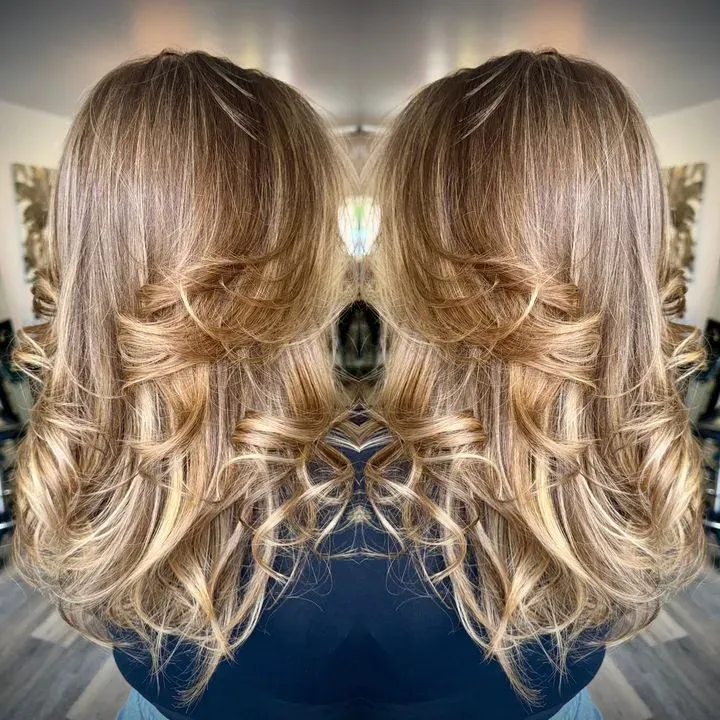 https://cdn.salonspotlight.com/photos/wTM5h4c1vbC5yBWMAFxe/5d88b8d7-6a05-4d5a-88e7-6f6b37219035_720x720
