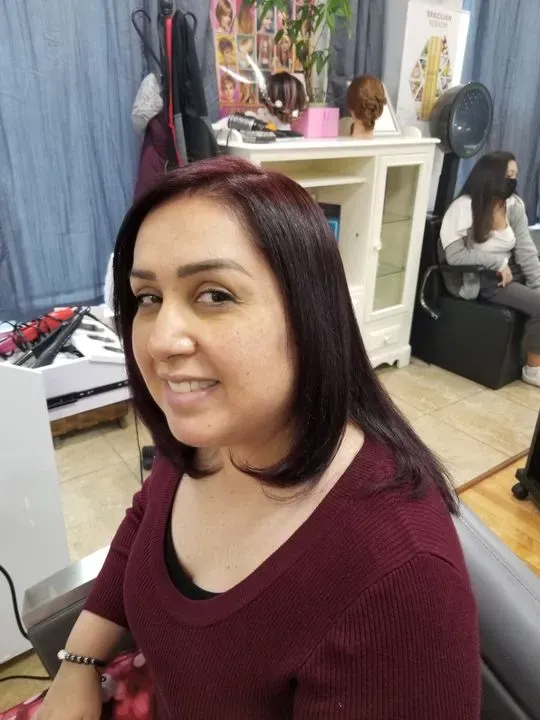 https://cdn.salonspotlight.com/photos/wTrmIelizNQBwJ8GqvPg/4dfdcff5-2b99-4973-a0cb-83916939c870_720x720