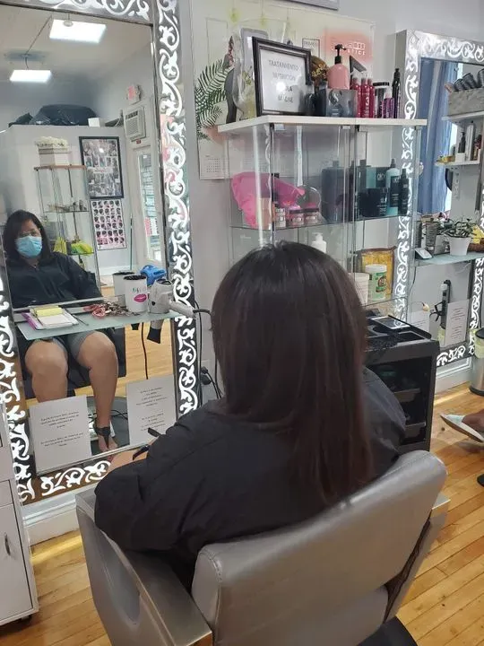 https://cdn.salonspotlight.com/photos/wTrmIelizNQBwJ8GqvPg/54c4266d-d03a-4125-95c5-240df40edff2_720x720