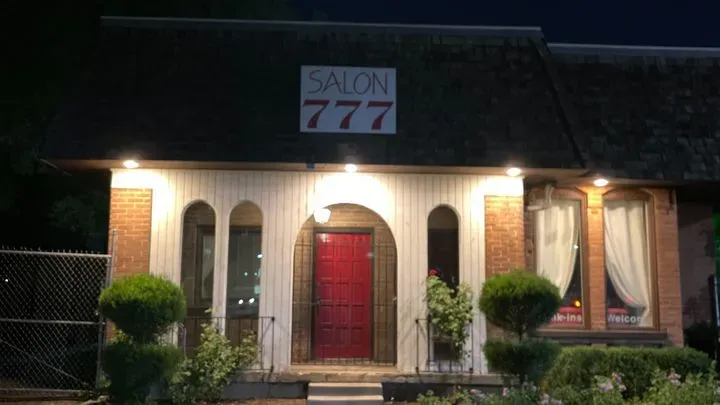 https://cdn.salonspotlight.com/photos/wUjwXx1DgVl83KATcgbJ/84fca043-bd80-45a7-b05d-791c2bf6ab39_720x720