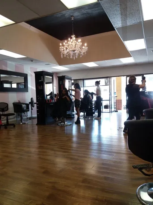 https://cdn.salonspotlight.com/photos/wUlXt70Sjk6mBnpsRjBd/c972ce59-3845-47a4-9ecd-8a652635c67b_720x720