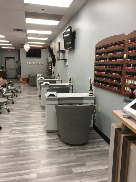 https://cdn.salonspotlight.com/photos/wVAwl6b1ePUoVxocdr7f/36aadc67-4417-4432-9f32-67a5e0de202f_720x720