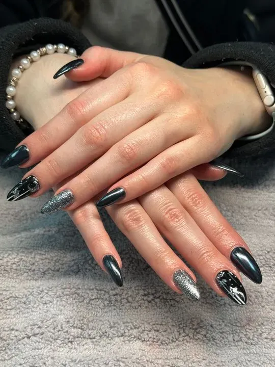 https://cdn.salonspotlight.com/photos/wVAwl6b1ePUoVxocdr7f/4da1f060-245a-4e4e-9482-6c9d4c92da73_720x720
