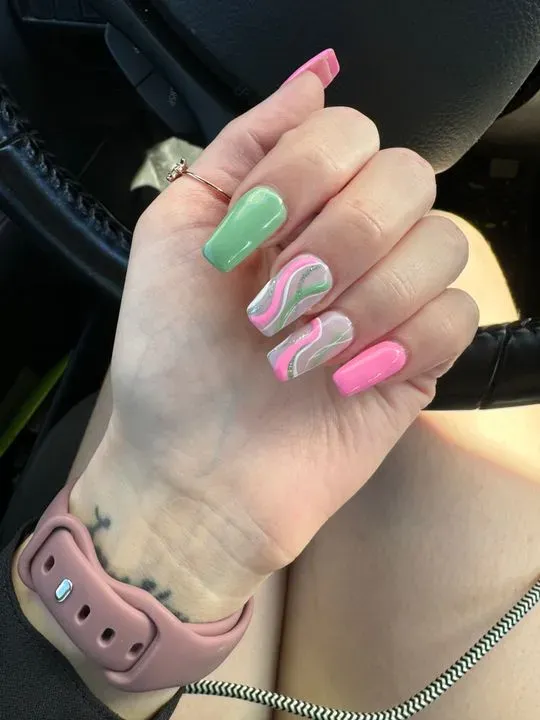 https://cdn.salonspotlight.com/photos/wVAwl6b1ePUoVxocdr7f/a92d2615-38c0-4c53-90f7-598c15c0b68e_720x720