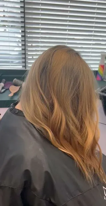 https://cdn.salonspotlight.com/photos/wVY1MkMS4JBpjU7crcj0/daa3de38-2f1b-485e-a907-65dfffc346b2_720x720