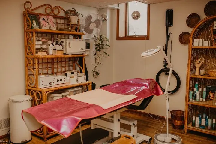 https://cdn.salonspotlight.com/photos/wVfuPJwuniZjPrBeDacc/cba51065-7bee-4c9f-99e3-be49bc0e887a_720x720