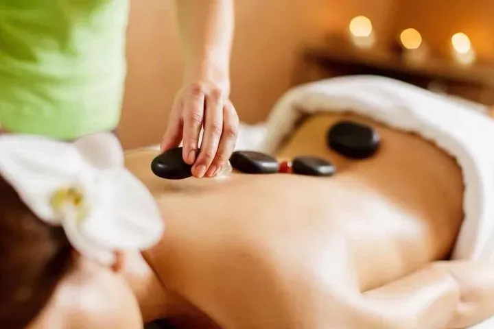 https://cdn.salonspotlight.com/photos/wVgqnN9WwaMtEZxLpqnG/75544b94-2919-4b51-9c51-2c3662ede3ae_720x720